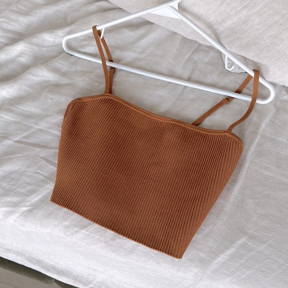 Aritzia sculpt knit crop top - Picture 2 of 3